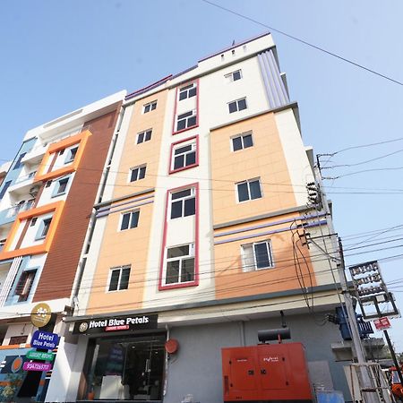 Hotel Blue Petals Shamshabad Dış mekan fotoğraf