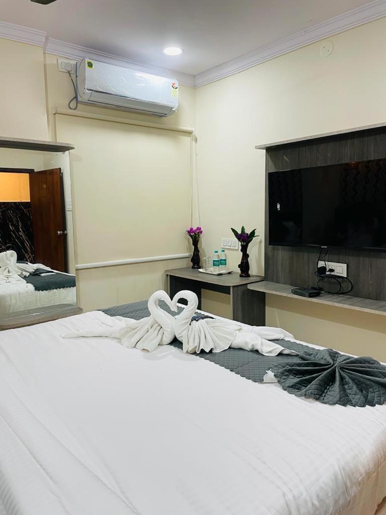 Hotel Blue Petals Shamshabad Dış mekan fotoğraf