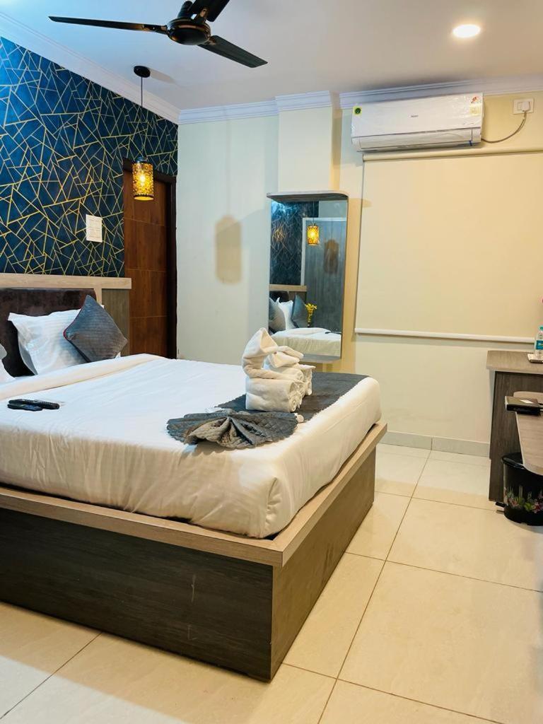 Hotel Blue Petals Shamshabad Dış mekan fotoğraf