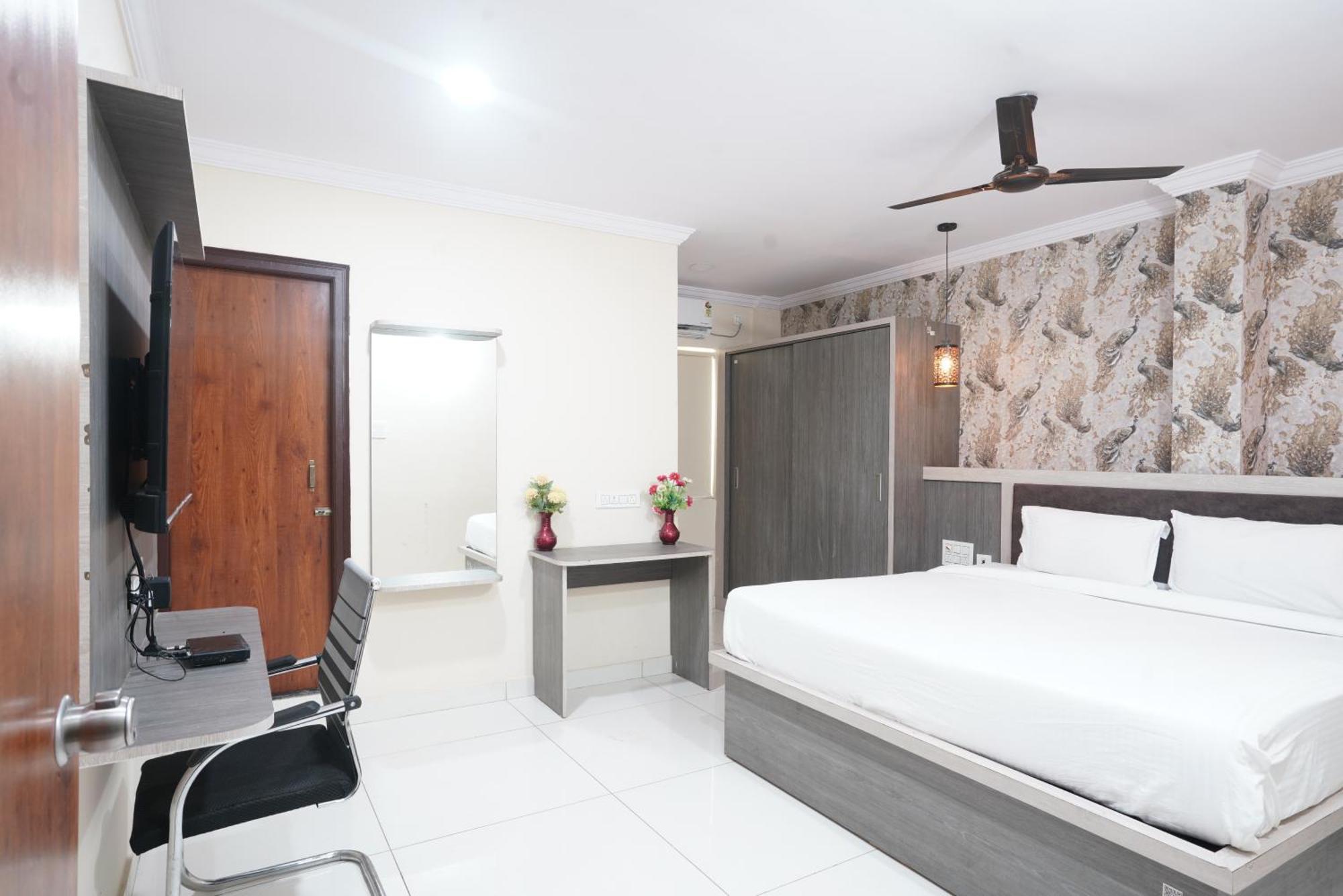 Hotel Blue Petals Shamshabad Dış mekan fotoğraf