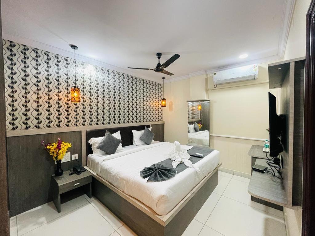 Hotel Blue Petals Shamshabad Dış mekan fotoğraf